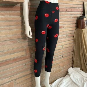 WalkPop Leggings Black Red Lips Print XS